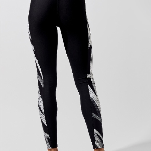 NWT Carbon38 high rise black abstract legging - Picture 5 of 7